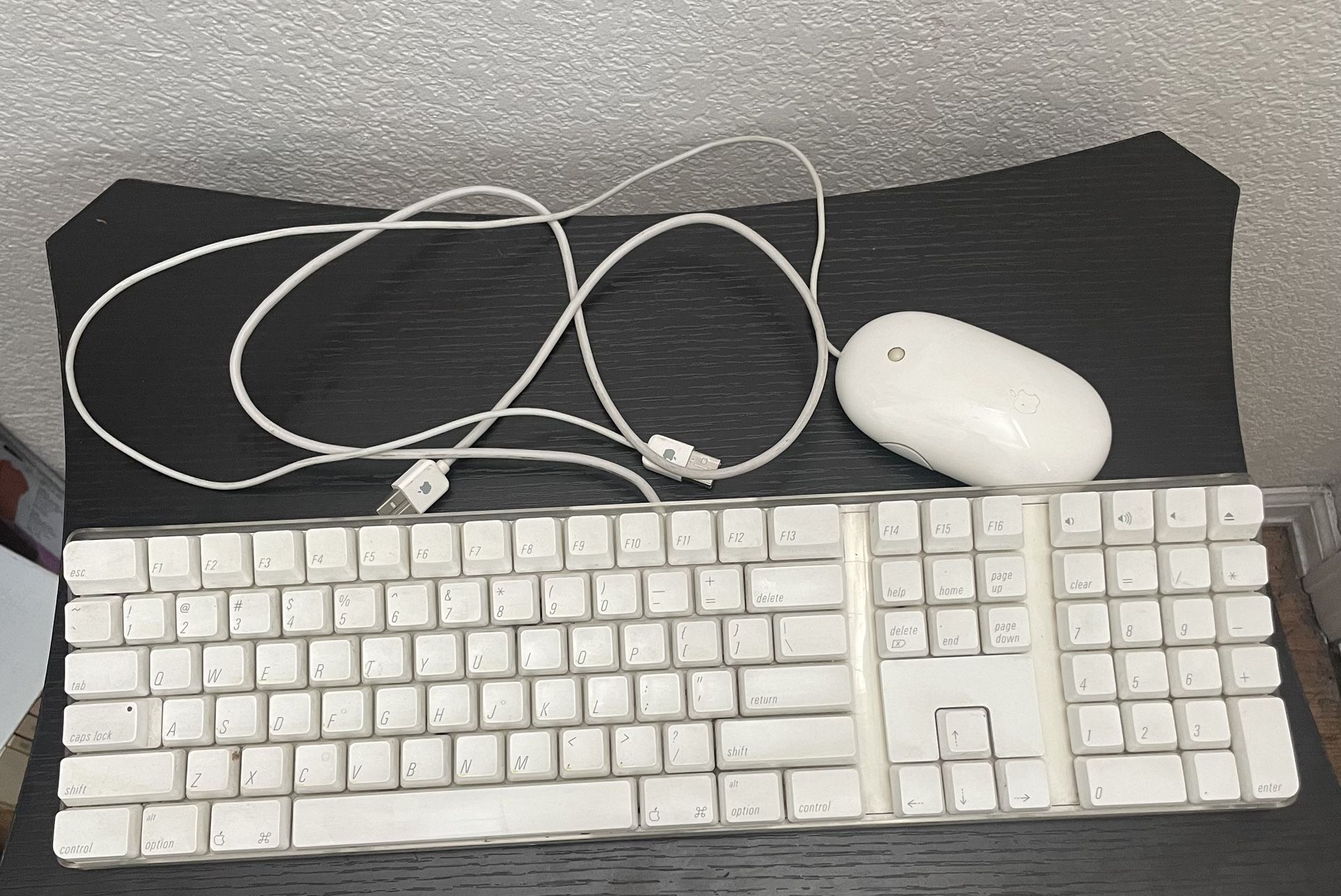 Apple Keyboard (A1048) & Apple Mouse