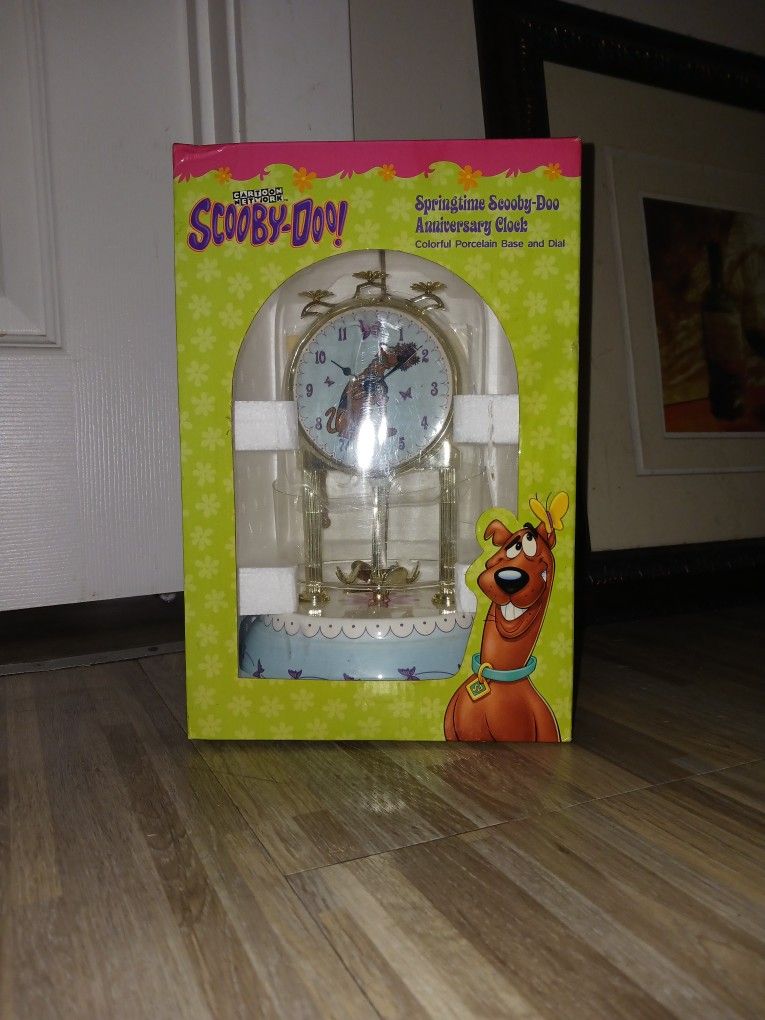 Springtime Scooby-Doo Anniversary Clock