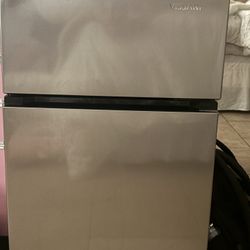 Vissani 3.1 Cu Mini Fridge 