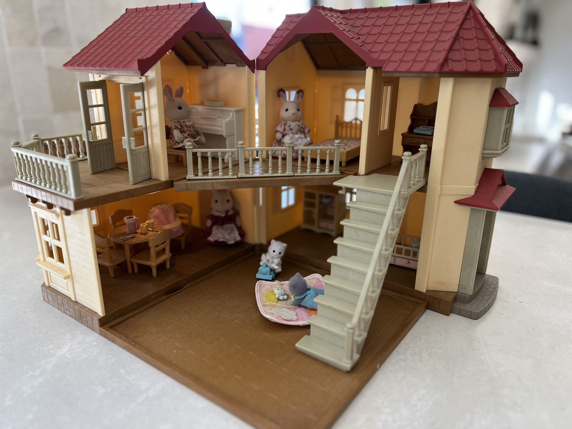 Calico Critters Epoch Sylvanian Dollhouse 