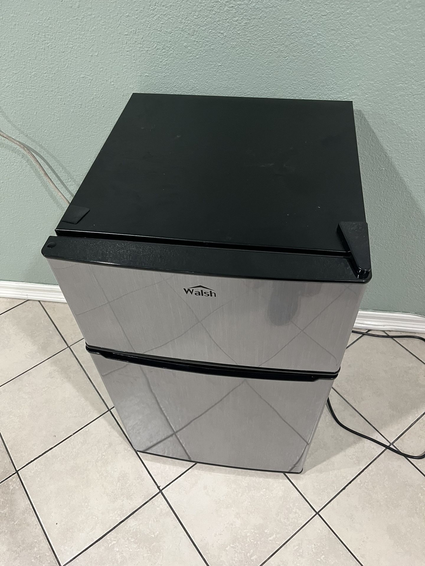 Mini Fridge / Freezer