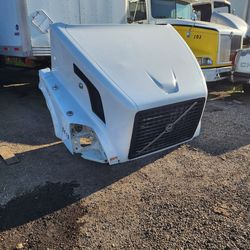 Volvo  Vnl Hood