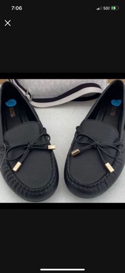 Michael kors flats available in size 7.5 and 8.5 NEW(No Box but I do provide a dust bag) pick up location in the city of Pico Rivera 
