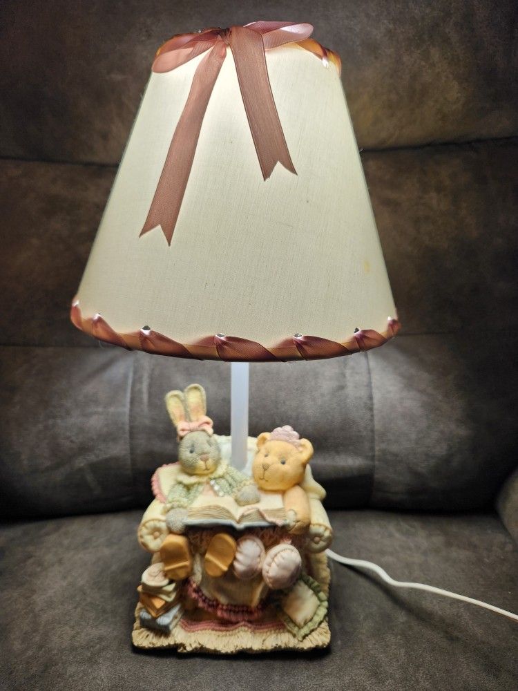 1996 FIGI QUIET TIME CERAMIC LAMP TESTED WITH LAMPSHADE