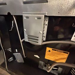 Selling a well-maintained GE 30-inch gas convection range