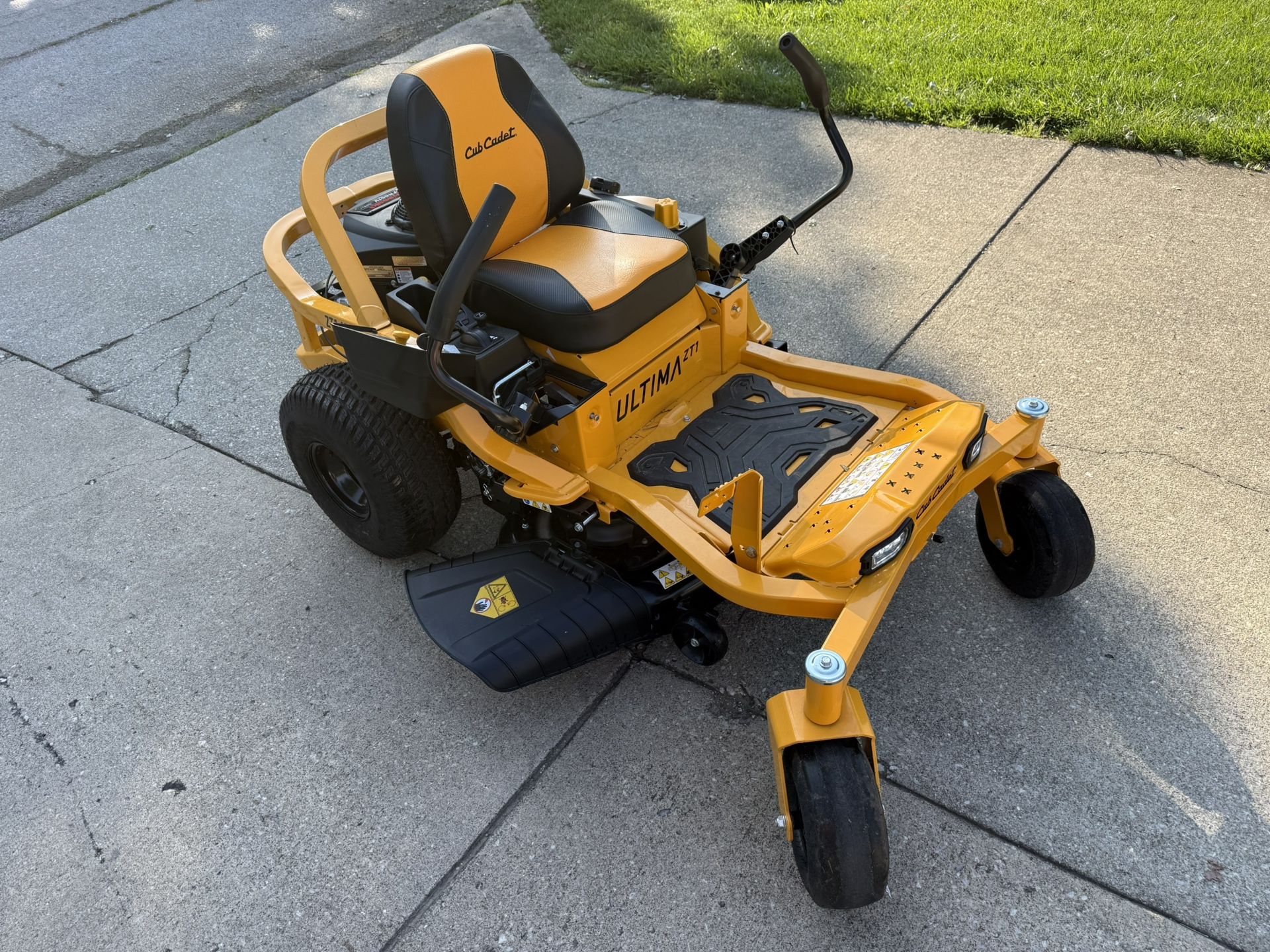 New Cub cadet Xt1 42” Zero Turn Mower