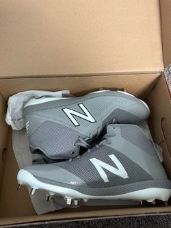 NEW BALANCE baseball cleats