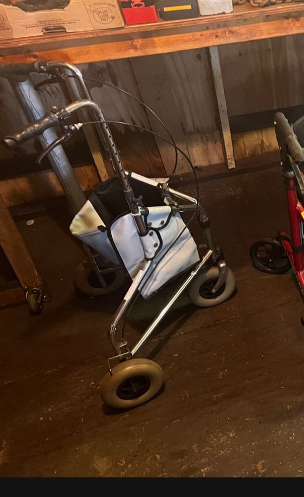 Walker 3 Wheel Hd Chrome W/ Carry Pouch $$30 Transport Wheelchair Tray & W / Footrests $50 Metamucil Psillium Fiber Powder 7 For $35o