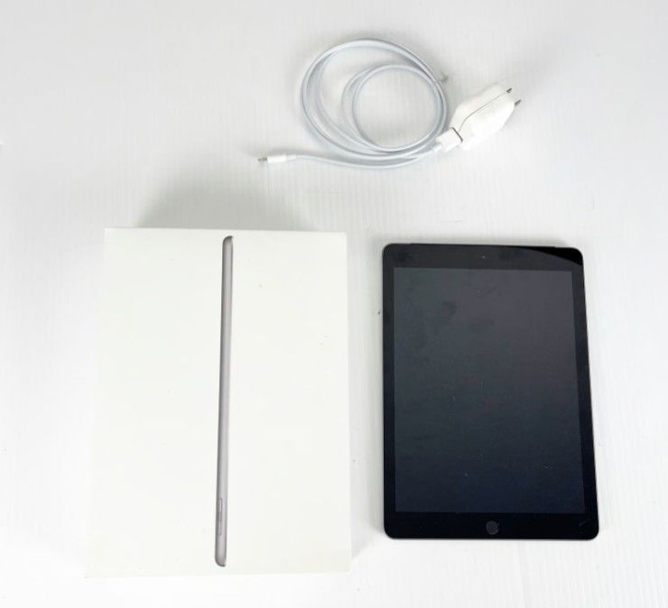 Apple iPad 6th Generation Wi-Fi & Cellular 128GB Space Gray Tablet