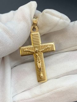 1 3/4" Gold Crucifix pendant #33992