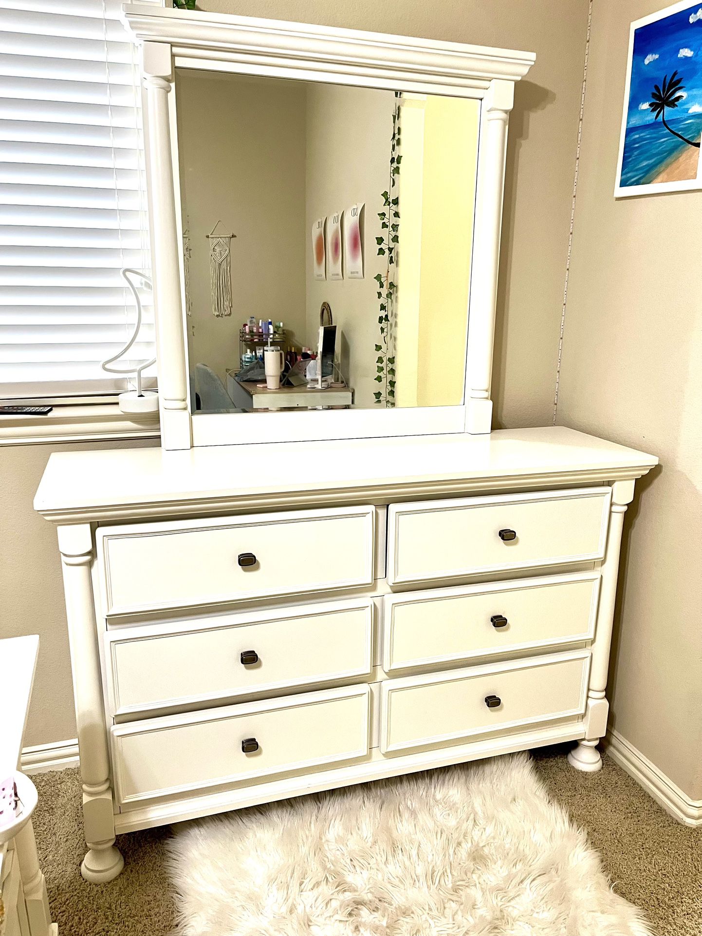 White dresser With mirror