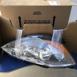 2006 Toyota Sienna Headlight
