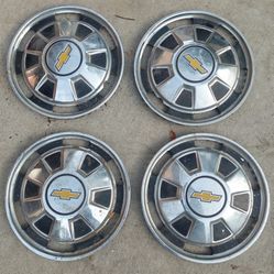 CHEVY HUBCAPS 
