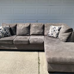 Beautiful Gray Sectional Couch!😍