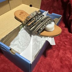  Jellypop Women's Lizzy Motifs Slide Sandal, 5 US