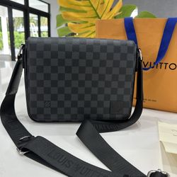 Louis Vuitton Messenger Bag
