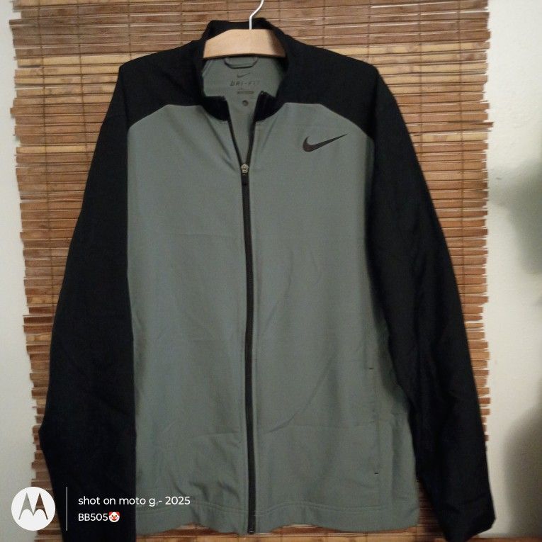 *LIKE NEW* NIKE XL Dri-Fit Woven Lightweight Jacket
