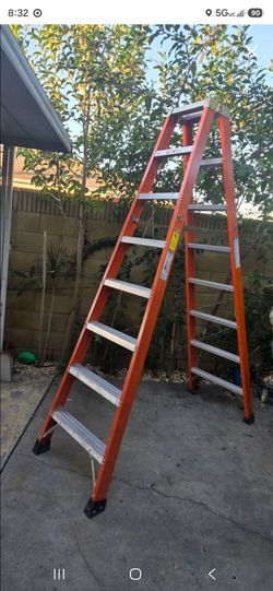 Fiberglass A-Frame Step Ladder 8 ft used escalera