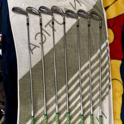 Wilson Staff D9 & D7 5i-PW,GW RH Golf Iron Set, Regular Flex & 1/2 Inch Shortened From Standard