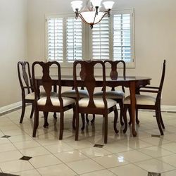 Vintage Mahogany Fine Dining Table and 6 Chairs