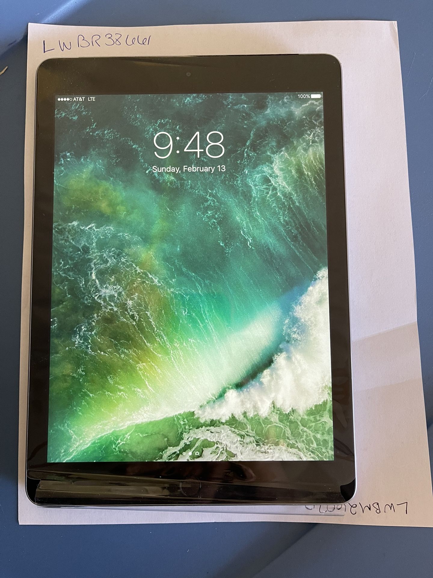 NEW iPad 5th generation never used Cellular /WiFi