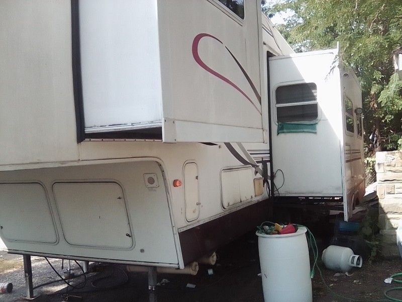 2001 Cedar creek Fifth wheel