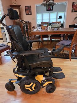 Wheelchair motorized-Permobil