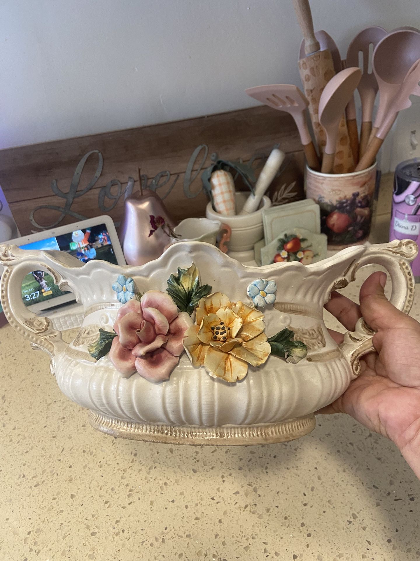 Capodimonte porcelain oval vase center