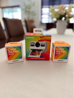 Polaroid Go + Clip Bundle + 32 instant photos