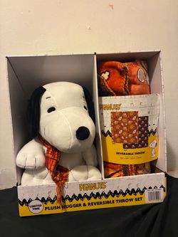 Peanuts Snoopy Plush Hugger & Reversible Throw Set