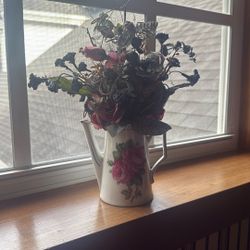 Sweet Rose Porcelain Vase With Rose Floral Arrangement