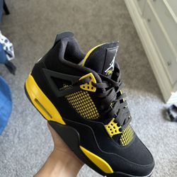 Jordan 4 Thunder 