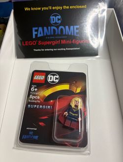 LEGO FANDOME Supergirl Minifigure