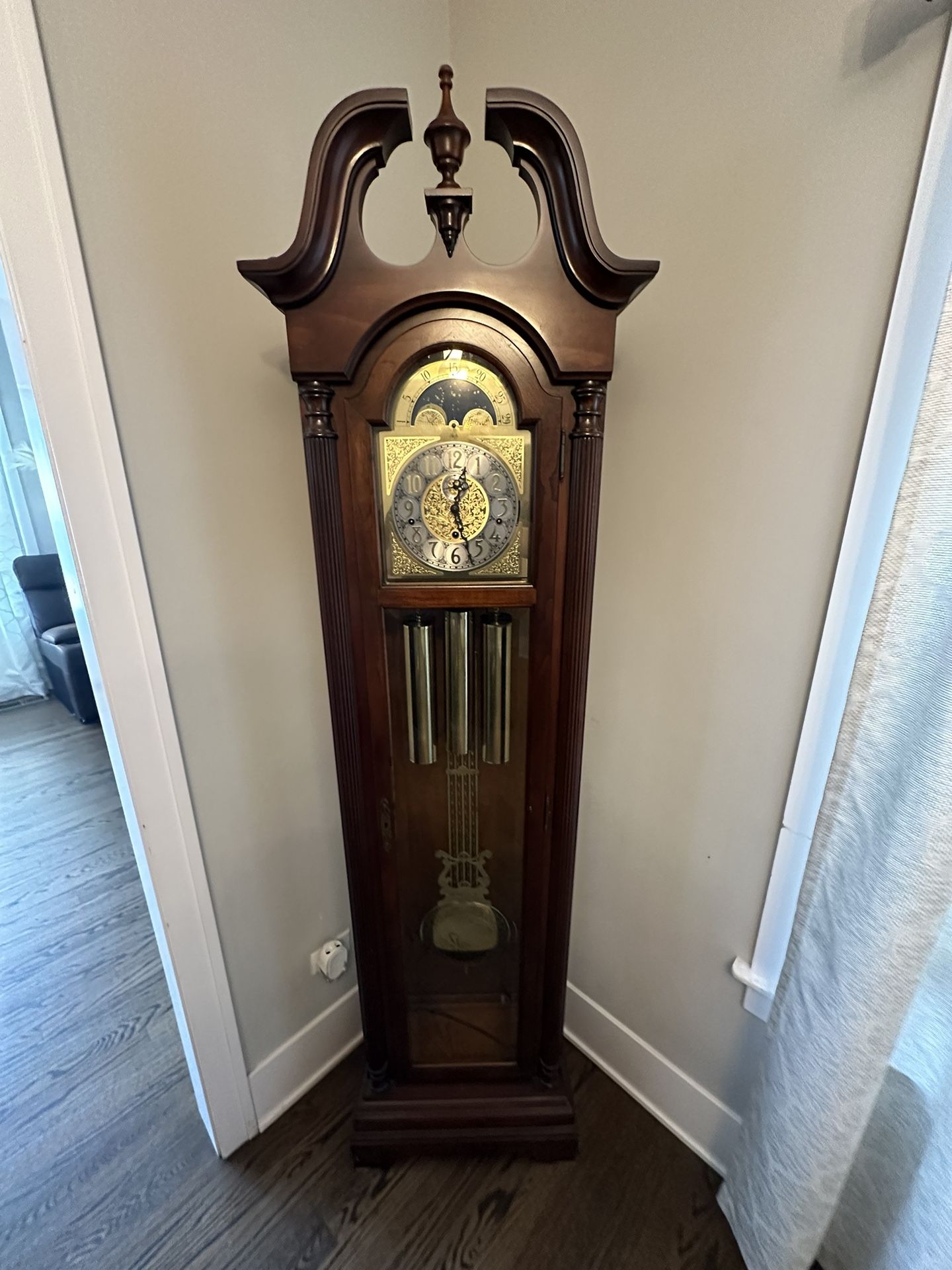 HOWARD MILLER CSURI GRANDFATHER CLOCK CHERRY BORDEAUX FINISH 3 WEIGHT CLOCK EXCE