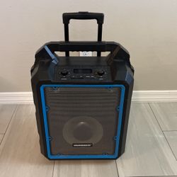 Hummer A1200B Summer speaker Resistant for Sale in Phoenix, AZ
