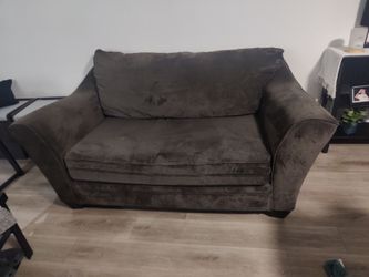 2 seater couch (PICKUP ONLY)