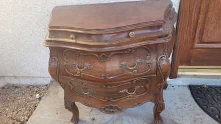 Vintage French Provincial Bombe Chest – Elegant Carved Detail – Solid Wood