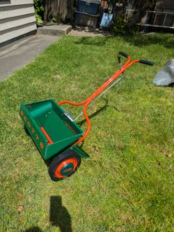 Vintage All Metal Scotts Spreader. Very Nice