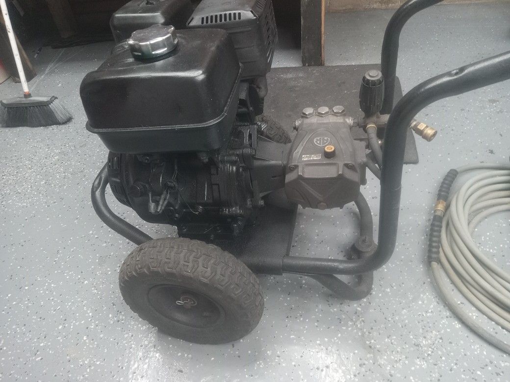 4200psi 4.0gpm Commercial Pressure Washer Powered With a Honda Gx390 Engine