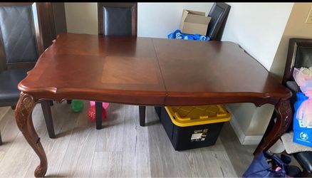 Mahogany Wood Dining Table (Extensible / Leaf Included)