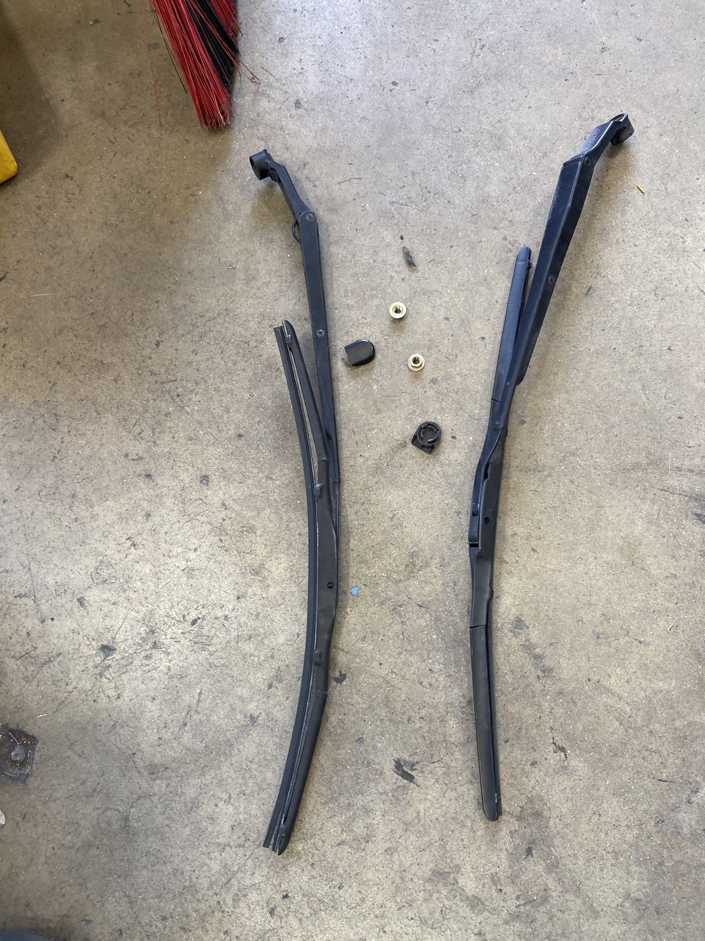 2000 Toyota 4x4 4 Runner Parts. Windshield Wipers
