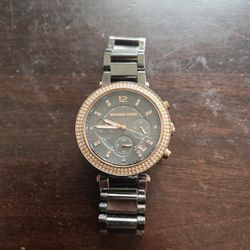 Michael Kors MK-5539 Women’s Chronograph Watch Rose Gold Bezel Two-Tone