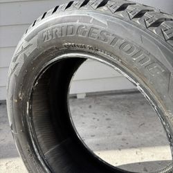 Bridgestone Blizzak DM-V2 255/55R18 109T. 