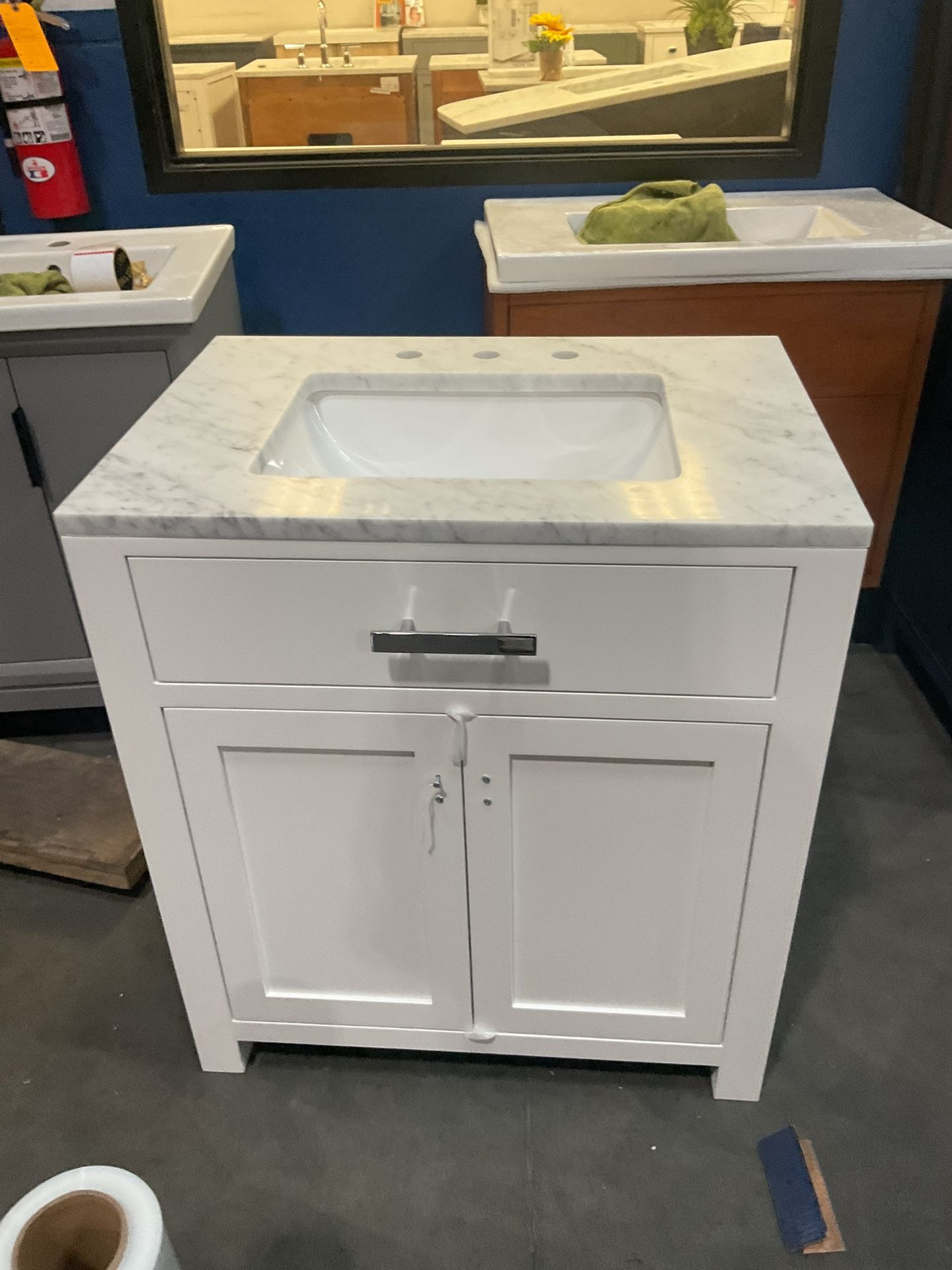 30” White Solid Wood Bathroom Vanity With Marble Top (V1271)