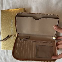 Any Of These For $40  MK WRISTLET, COACH WRISTLET OR KATE SPADE BAG FOR $50