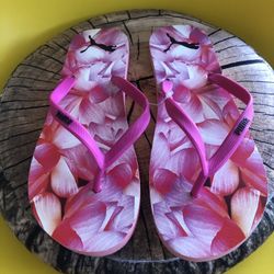 Brand New Puma Flip Flops 9 Women 
