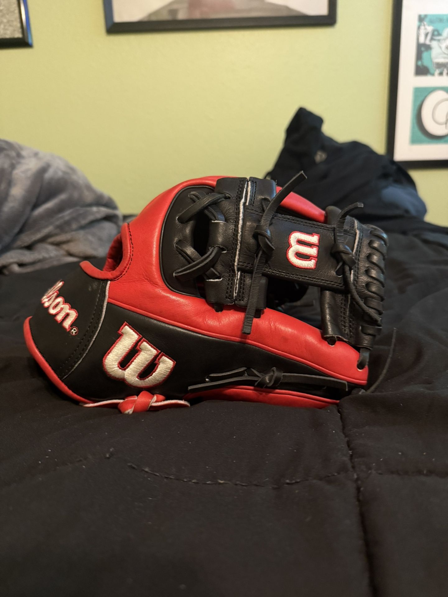 11.5 Wilson A2000 Infield Baseball Glove