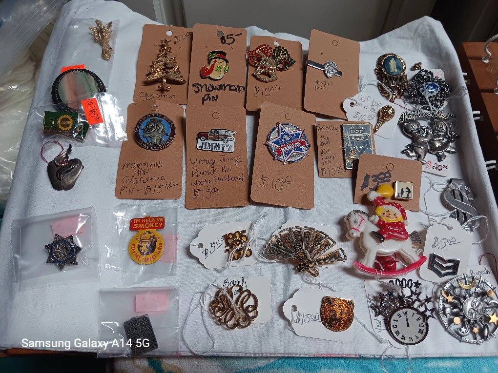 Vintage Brooches (30) Priced Individually