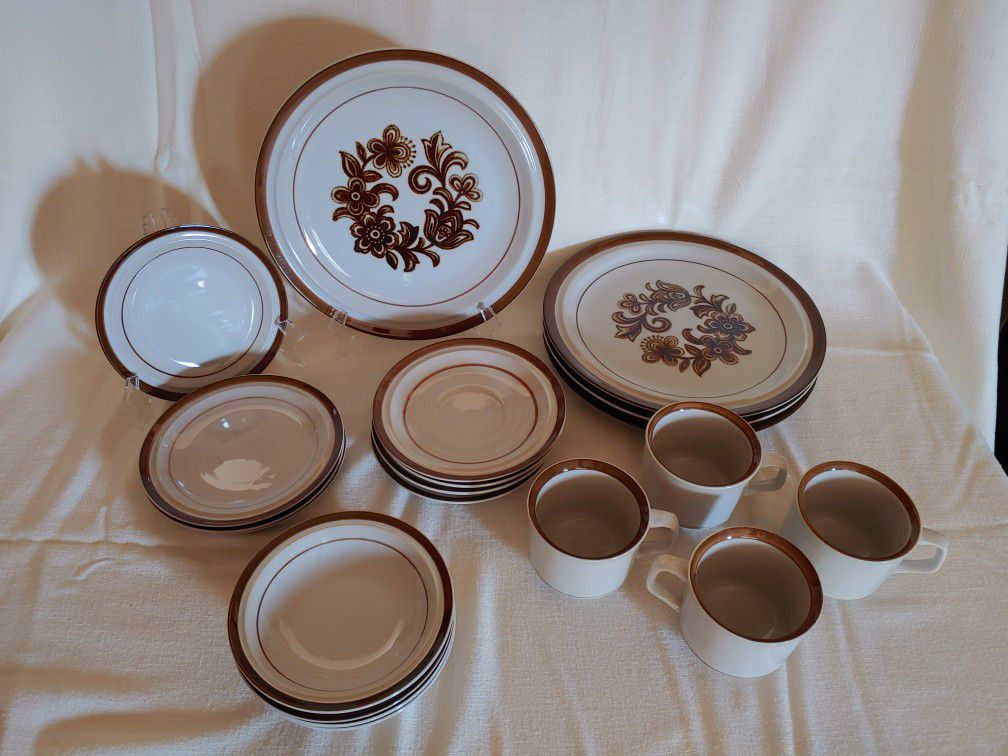 Vintage Brown Monterrey 20pc Stoneware Set