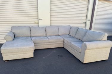 Light Gray Sectional (WILL DELIVER)